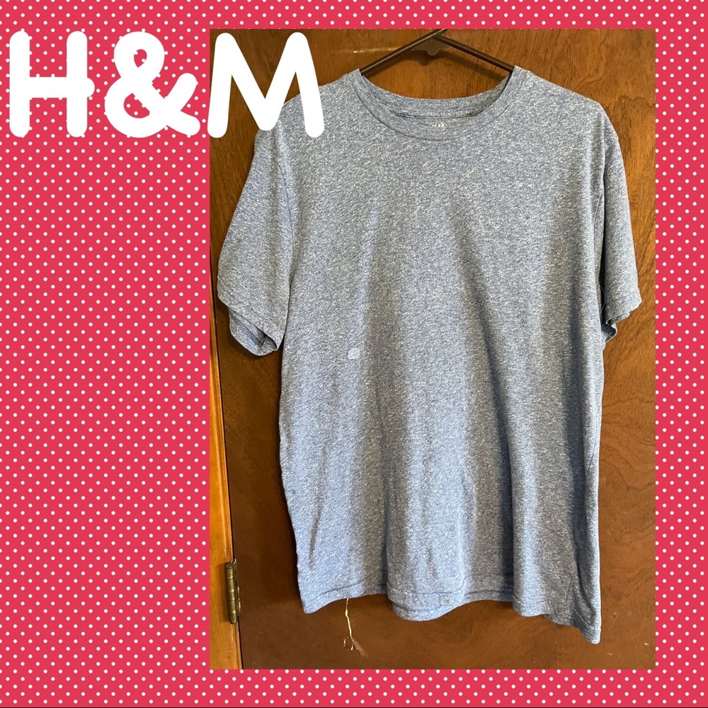 DONATING SOON - H&M Regular Fit Tee⚫️
